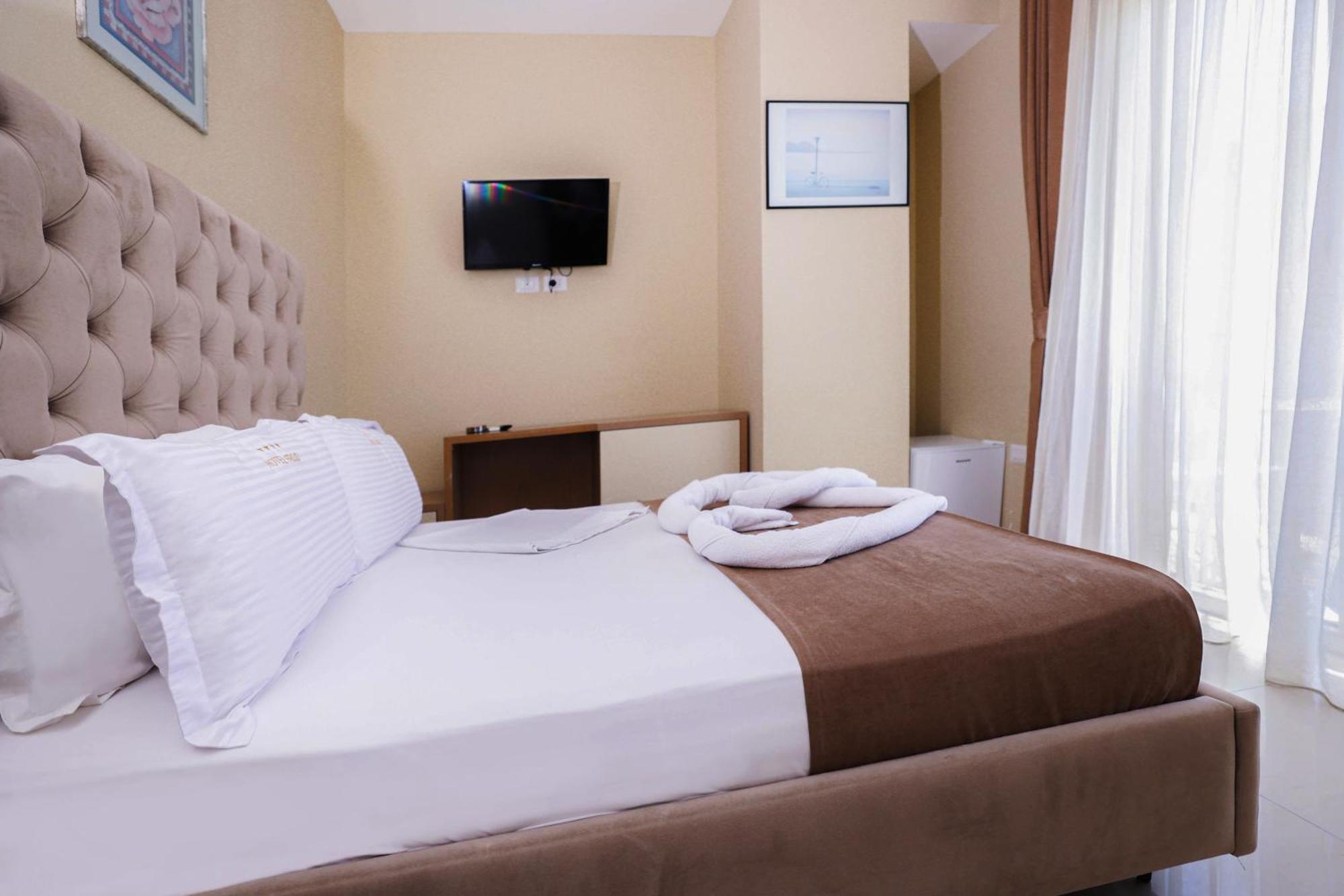 Frojd - Front Hotell