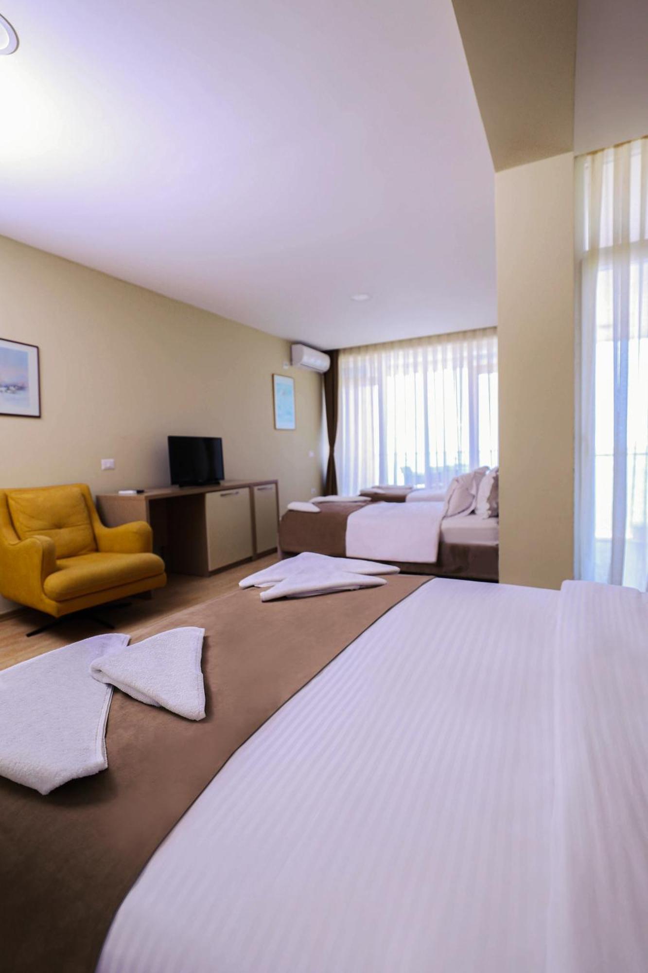Hotell Frojd - Front
