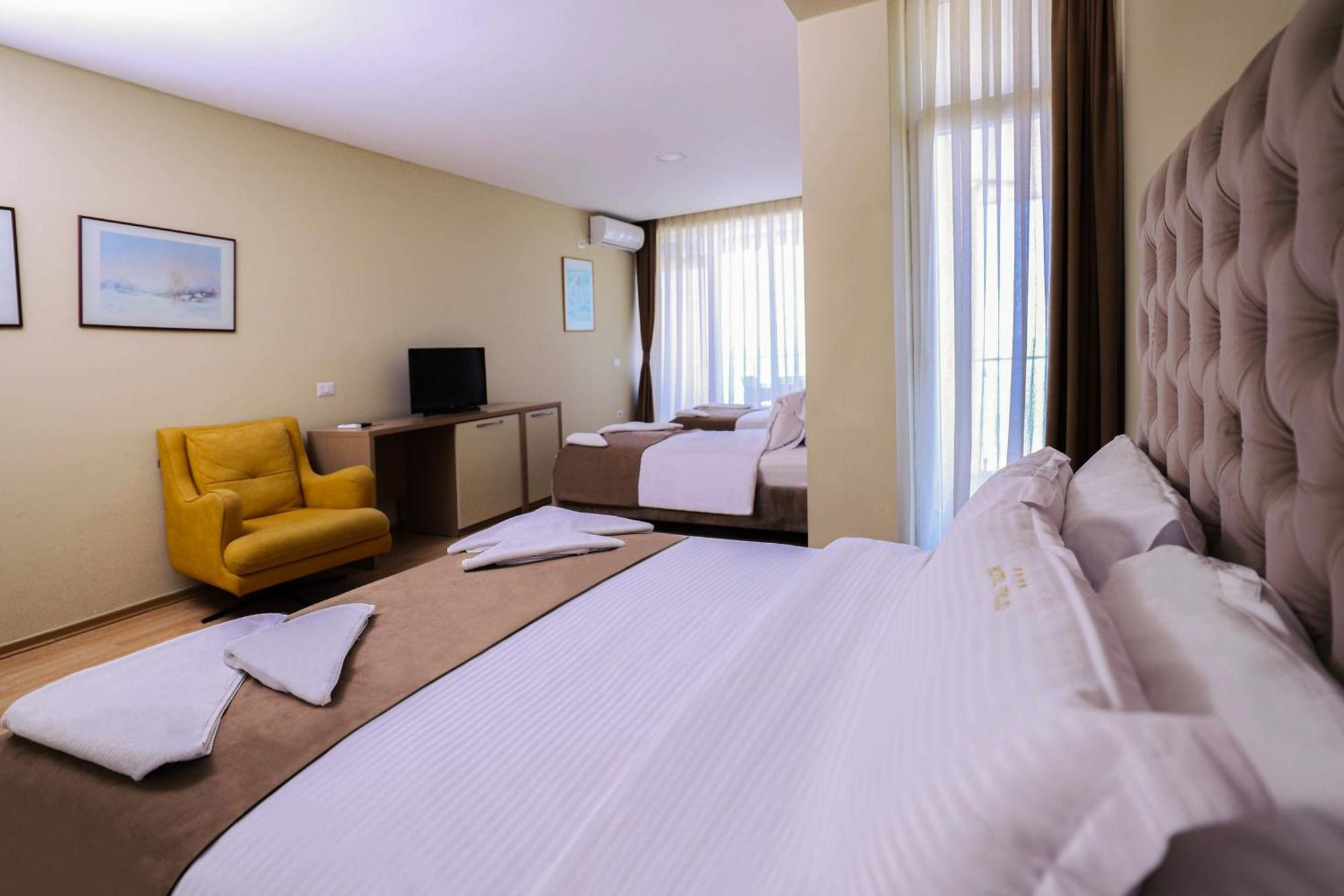 Frojd - Front Hotell Shëngjin