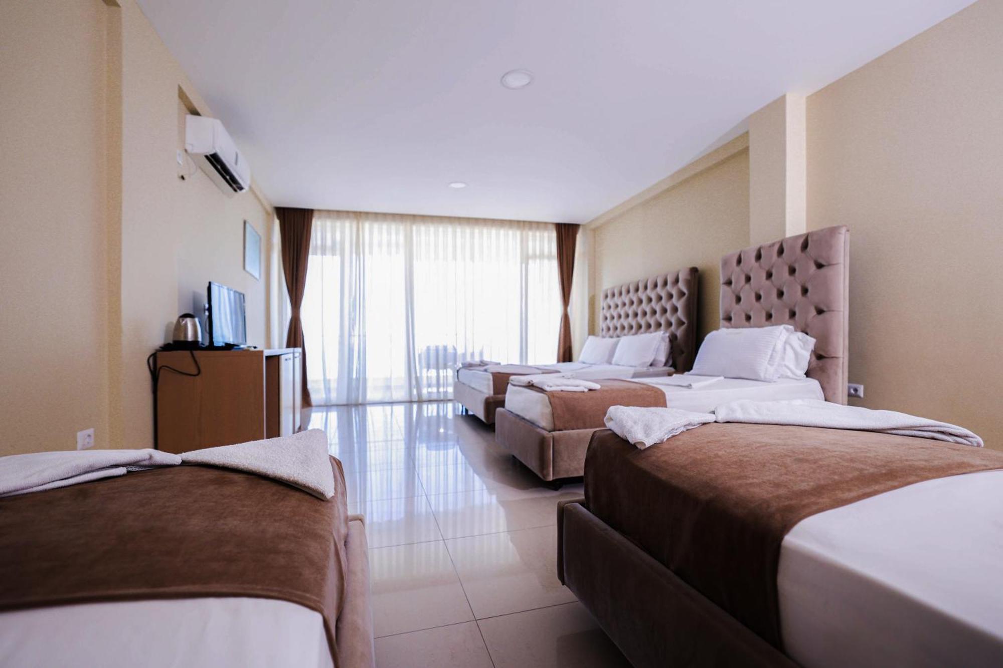 Hotell Frojd - Front 4*