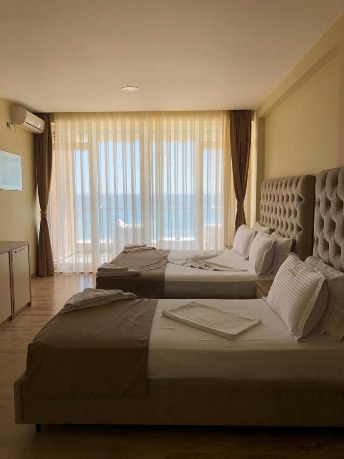 Frojd - Front Hotell Shëngjin